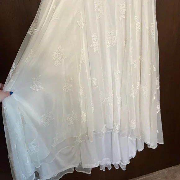 NWT Torrid Special Occasion Ivory Embroidered Hi-Lo
Dress Size 24 Wedding Bridal - Picture 6 of 16